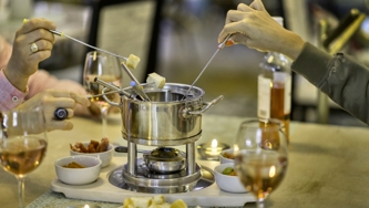 Fondue chinoise : des bouillons et des sauces d’ici à l’honneur