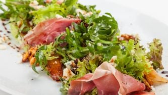Salade de roquette au prosciutto croustillant