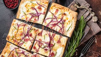 Tarte salée flambée alsacienne (Flammeküche)