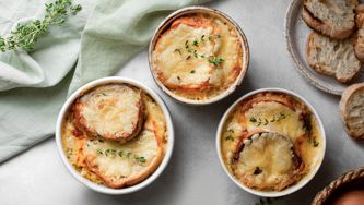 Soupe à l'oignon à la Guinness et à l'estragon