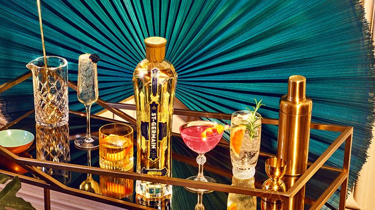 Éblouissez vos papilles pendant les Fêtes avec des cocktails à base de liqueur de fleurs de sureau St-Germain