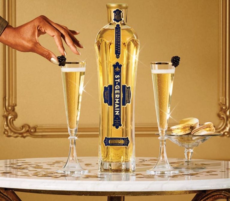 Éblouissez vos papilles pendant les Fêtes avec des cocktails à base de liqueur de fleurs de sureau St-Germain