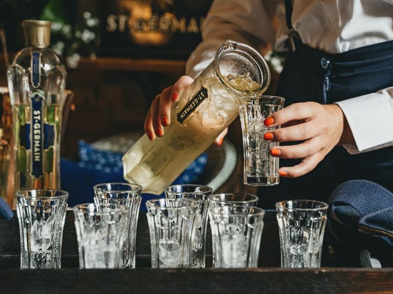Éblouissez vos papilles pendant les Fêtes avec des cocktails à base de liqueur de fleurs de sureau St-Germain