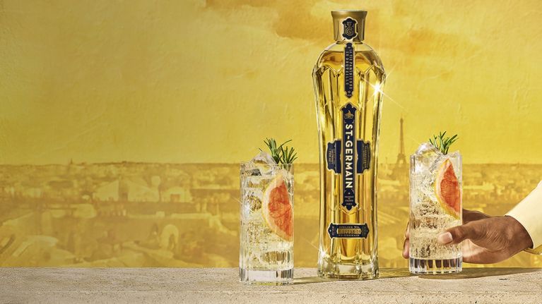 Éblouissez vos papilles pendant les Fêtes avec des cocktails à base de liqueur de fleurs de sureau St-Germain