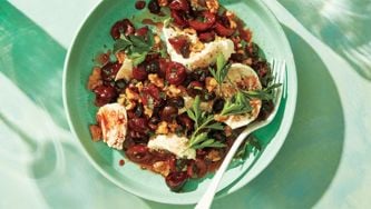 Salade de cerises aux olives et aux noix