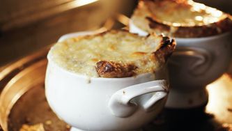 Soupe à l'oignon gratinée