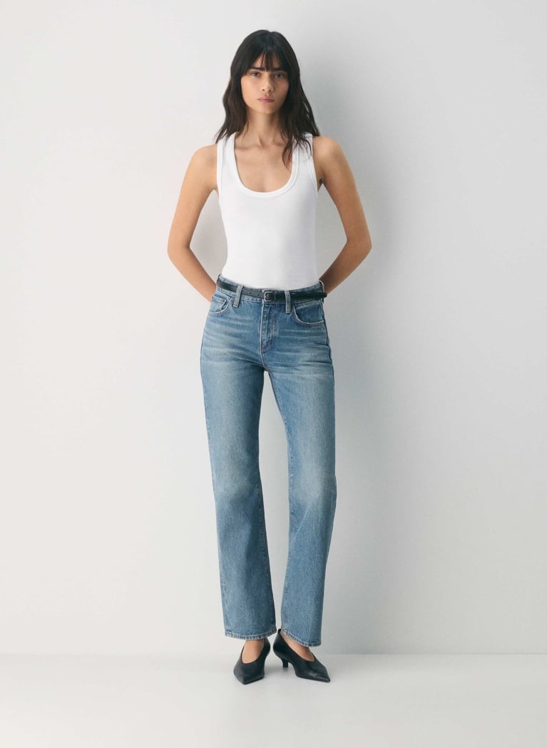 Jeans: les coupes et les couleurs tendance à adopter en 2026