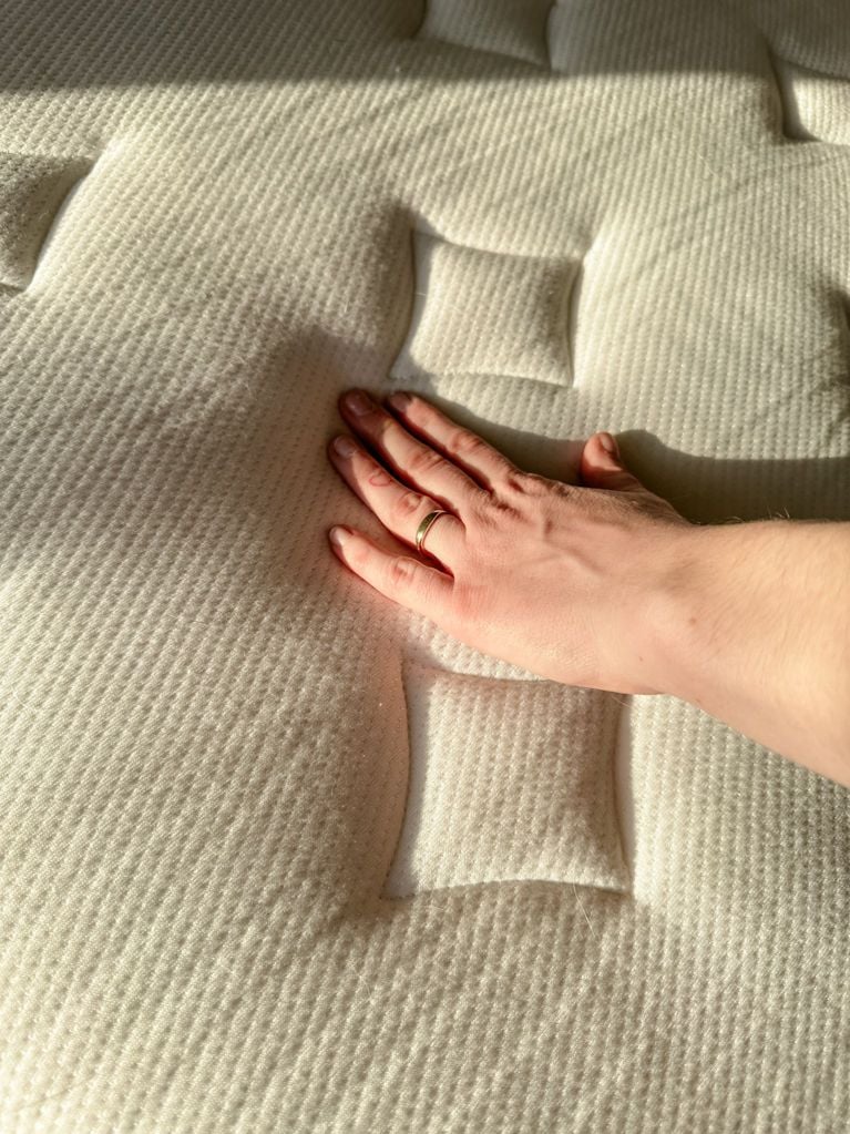 Nous avons testé : le matelas hybride Endy
