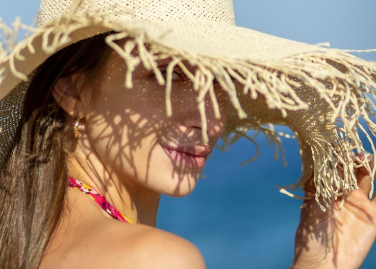 Comment protéger vos cheveux du soleil
