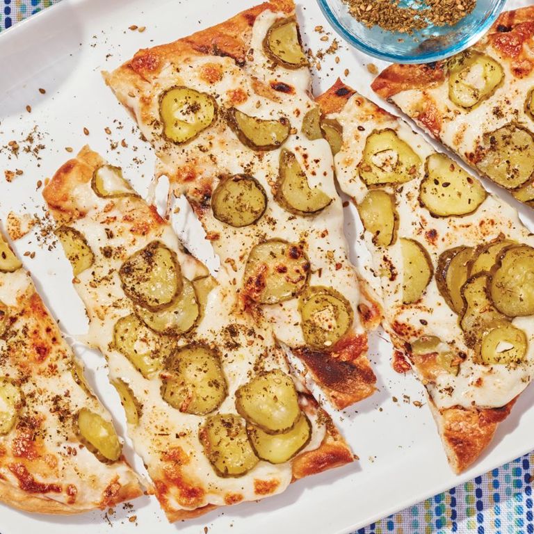 Pains plats aux cornichons et au zaatar