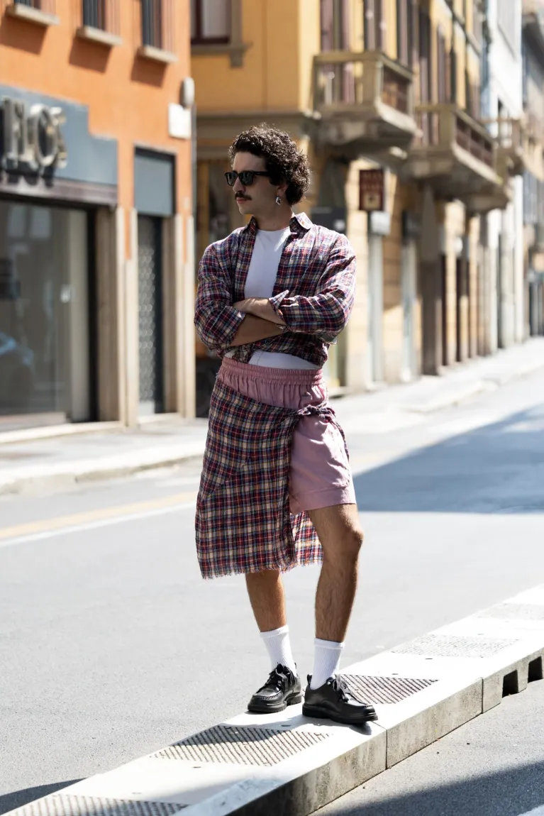 Comment porter une chemise à carreaux en flanelle sans ressembler à un bûcheron