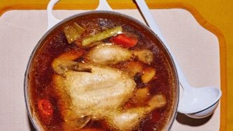 Poulet poché au miso de Sarah-Jeanne Labrosse et ses déclinaisons