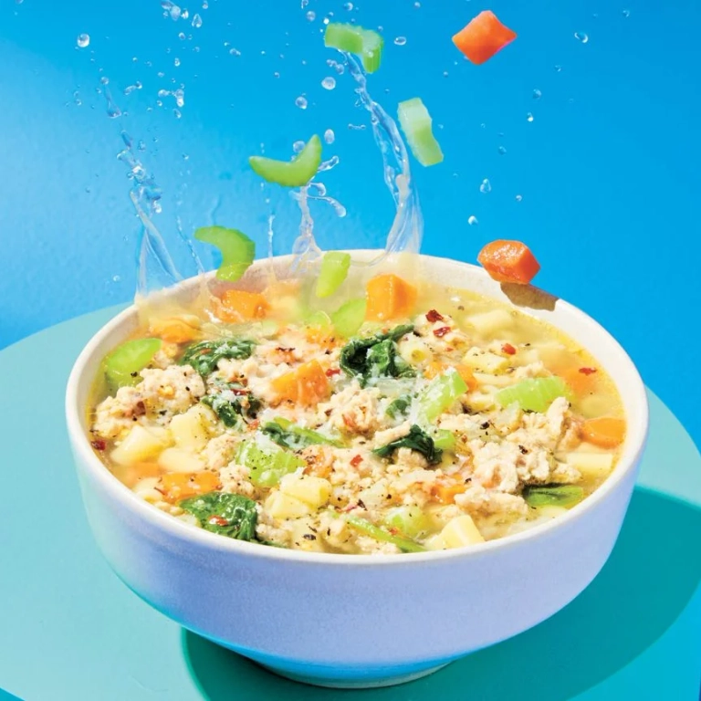 Soupe poulet et nouilles aux épinards et au parmesan