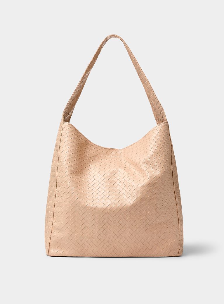 7 essentiels pour être stylée (mais pas fauchée) en voyage