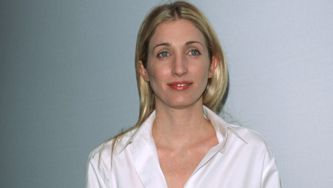 5 trucs faciles pour recréer le style chic et épuré de Carolyn Bessette Kennedy