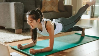 Le Pilates sur Reformer coûte cher... et si vous pouviez recréer l'entraînement à la maison?