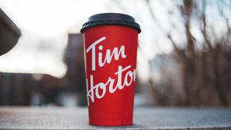 Tim Hortons rappelle des tasses en raison de risques de brûlure