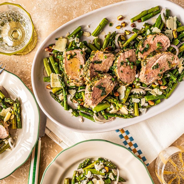 Salade d’asperges et filet de porc en croûte d’herbes