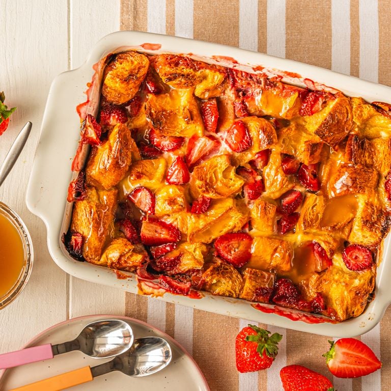 Pouding au pain, aux fraises et à l’érable