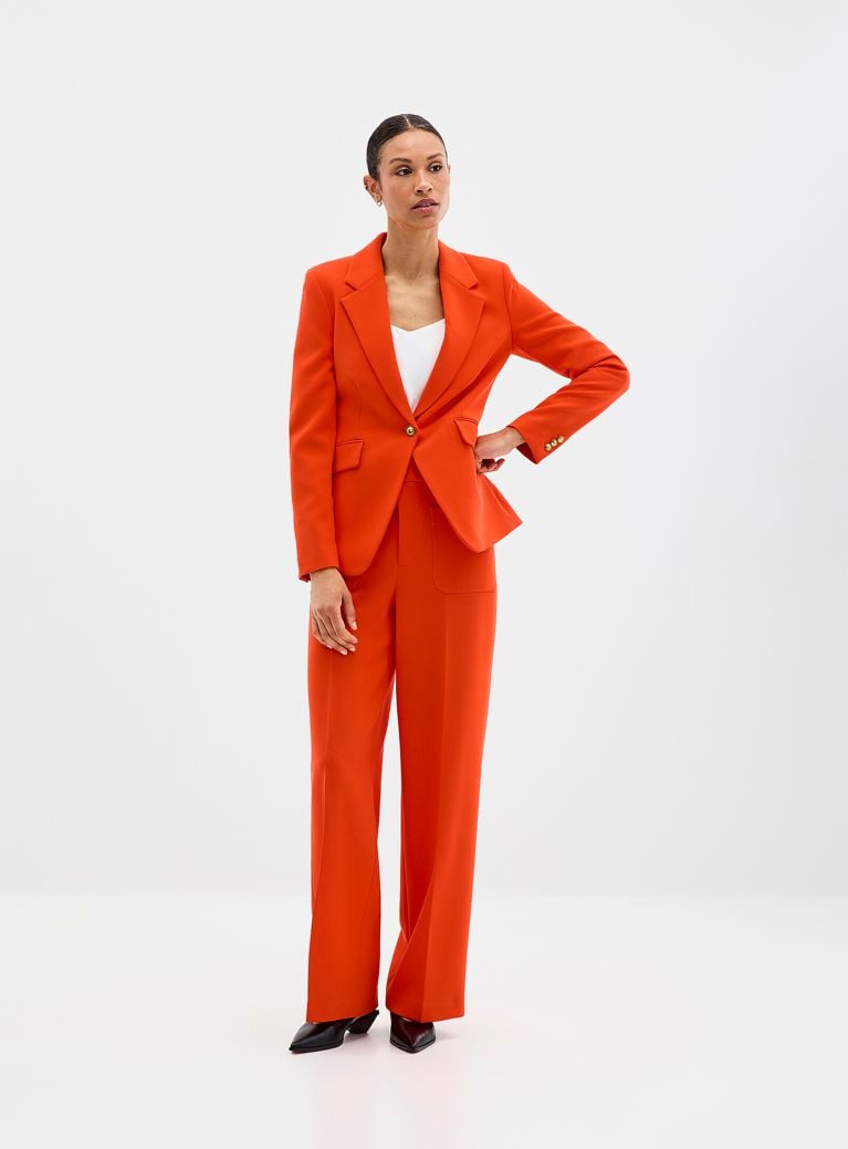 Les couleurs électrisantes réveillent la mode en 2026