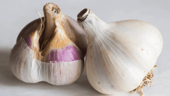 Comment cuisiner avec de l’ail même si vous détestez le hacher