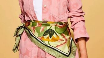 5 façons simples de porter un foulard en soie