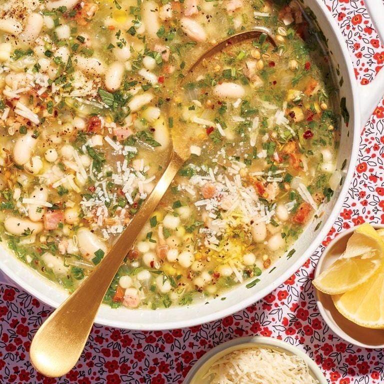 Soupe de haricots aux herbes fraîches