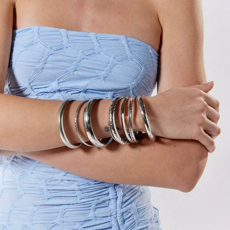 Bijoux maximalistes: 8 trucs pour les porter avec style