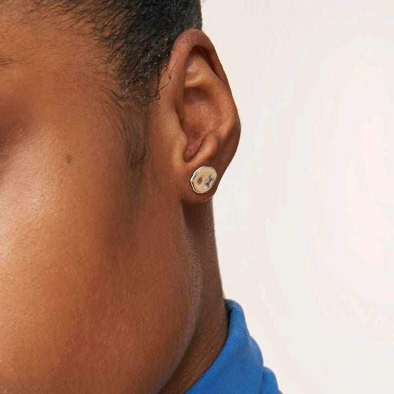 Lobes tombants: les astuces pour les camoufler (et les éviter!)