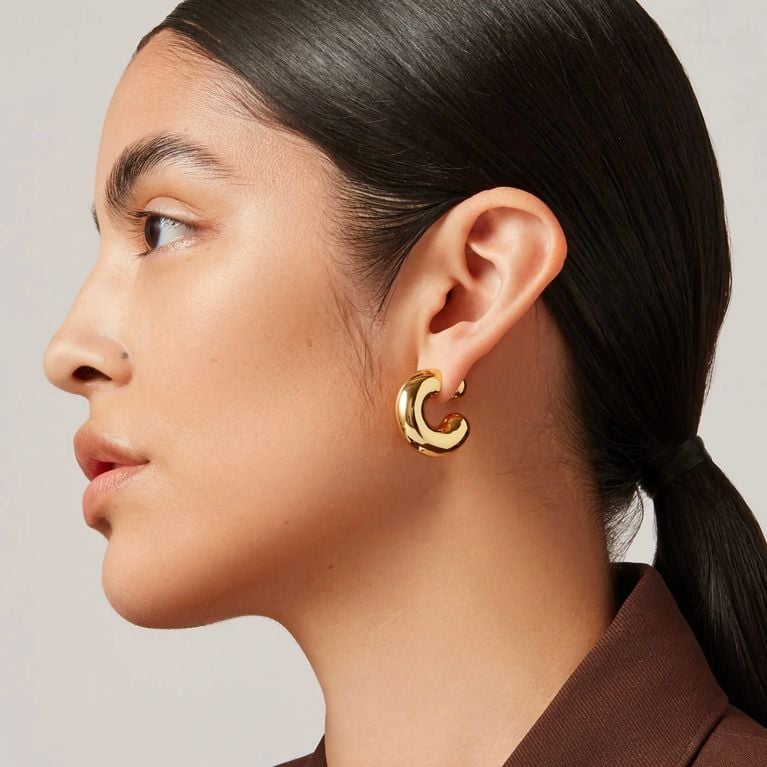 Lobes tombants: les astuces pour les camoufler (et les éviter!)