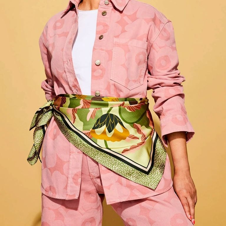 5 façons simples de porter un foulard en soie