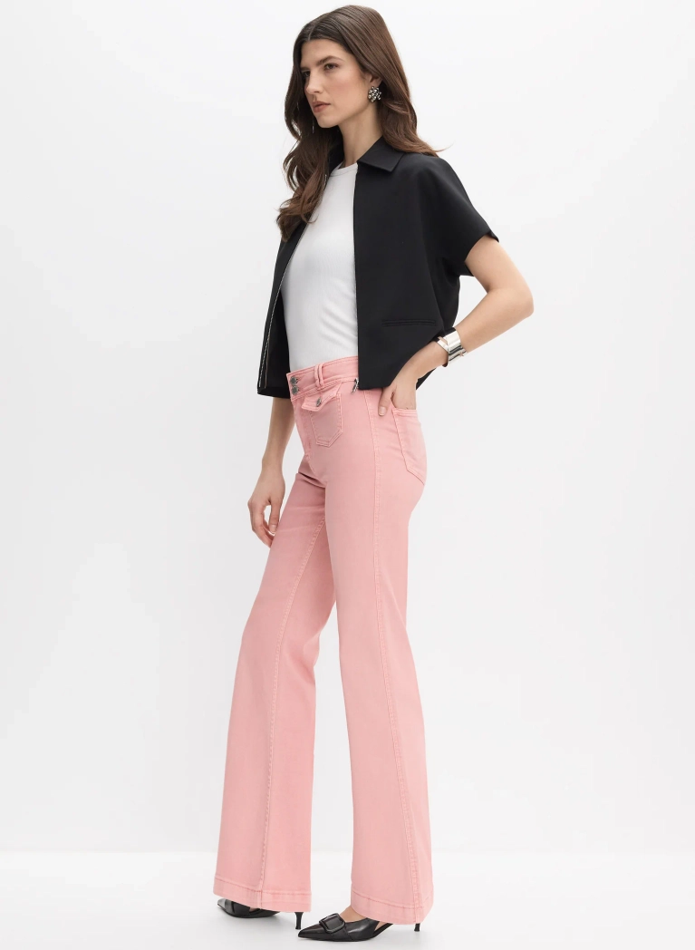 Jeans: les coupes et les couleurs tendance à adopter en 2026