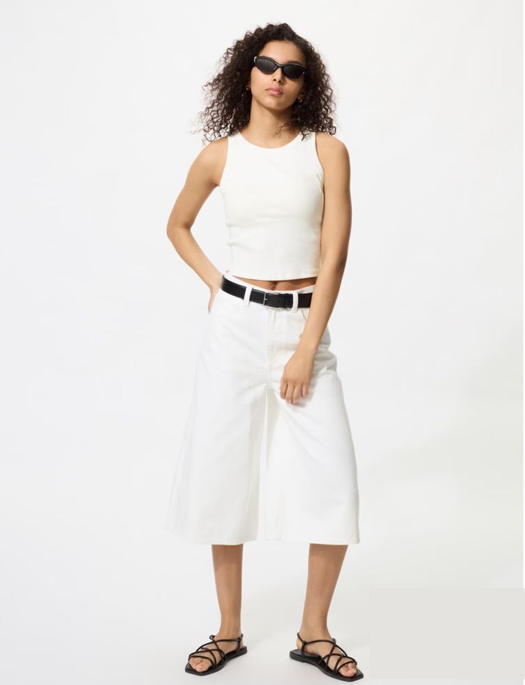 Jeans: les coupes et les couleurs tendance à adopter en 2026
