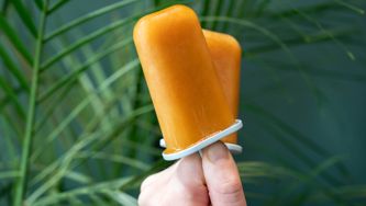 Sucettes glacées au thé, à la poire et au miel