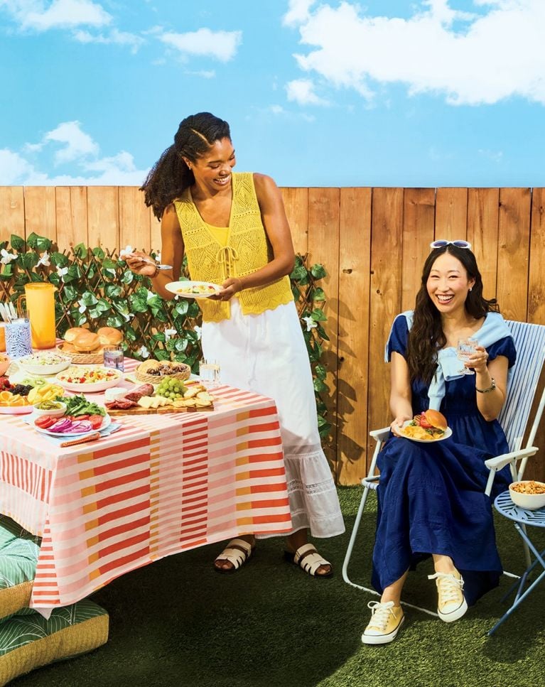 Plaisirs d’été à prix doux : guide pour recevoir sans se ruiner