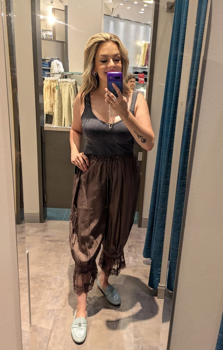 Tendance pantalon à cordon: 8 modèles essayés pour vous