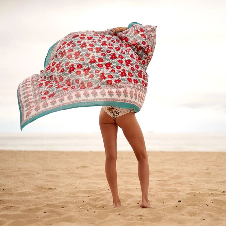 10 paréos et couvre-maillots pour un parfait look de plage